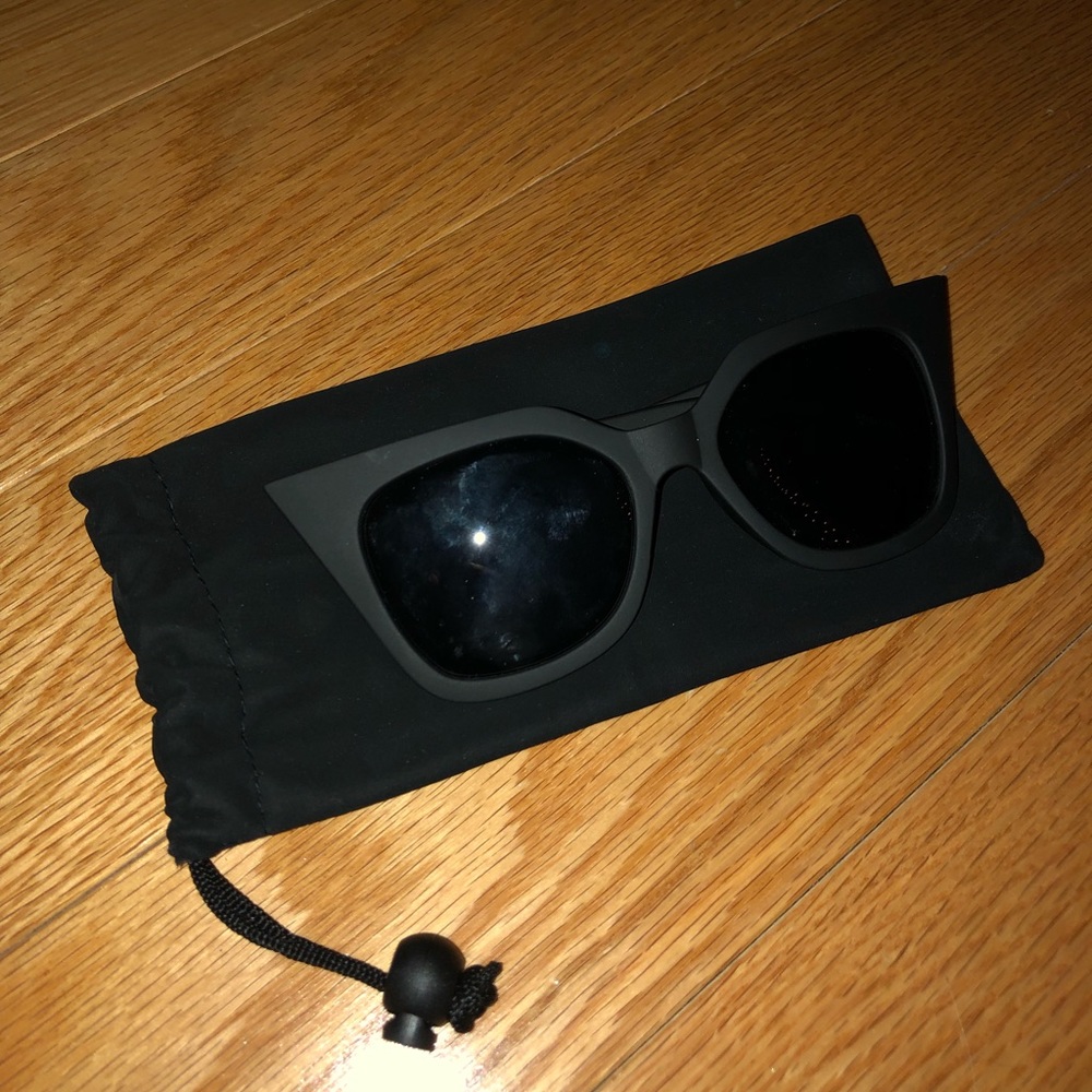 QUAY AUSTRALIA BLACK SUNGLASSES